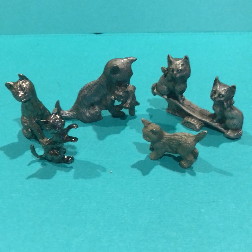 Metal mini cats